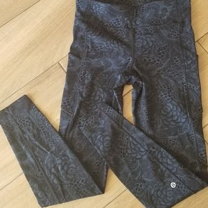 Perfect Condition Lululemon Speed Up 28" Size 8